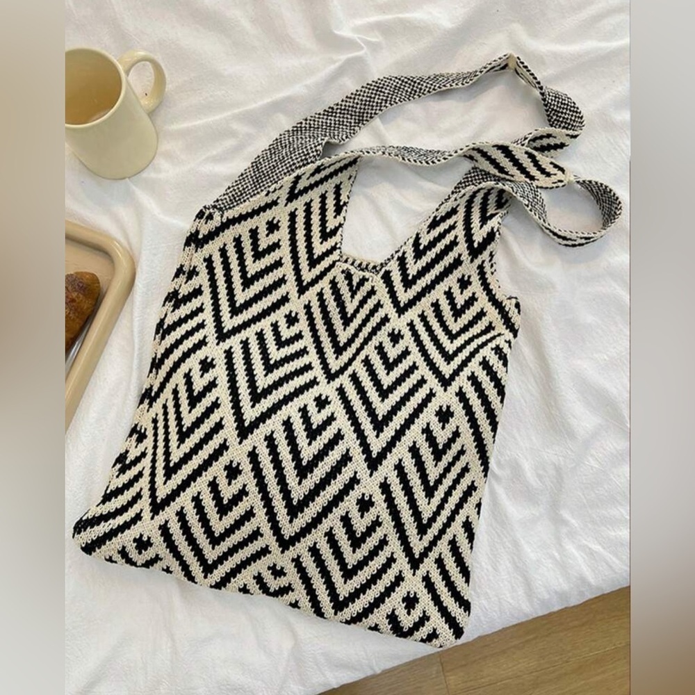 NEW Black and White Geometric Tote Bag - Picture 3 of 6